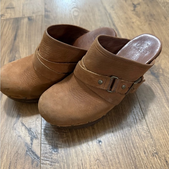Ugg size 7 leather boho clogs with buckle - Picture 5 of 10